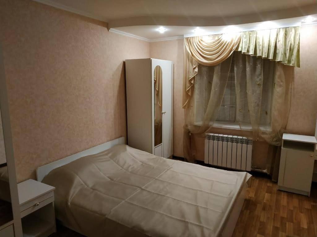 Апартаменты В Центре Возле Набережной Kremenciuk Exterior foto